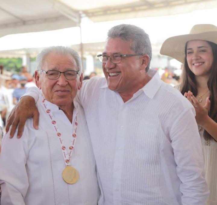 Entregan medalla al mérito ciudadano en Altamira a ex alcalde Armando Martínez Saucedo