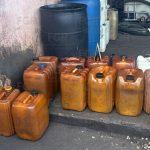 Detiene FGR a 2 en predio asegurado con mil 800 litros de combustible