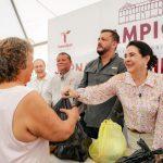 Acerca Mónica Villarreal servicios y programas a familias de la Borreguera