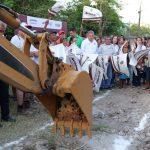 Avanza Armando Martínez en la ampliación de la red de drenaje sanitario