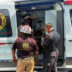 Ciclista termina lesionado tras impactarse contra la puerta de un automóvil