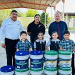 Pone Carlos De Anda «granito de arena» por escuelas de Nuevo Laredo