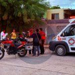 Se lo lleva de encuentro a motociclista y lo lesiona