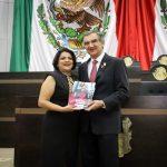 Entrega Úrsula Salazar su Segundo Informe Legislativo a Américo Villarreal