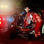 Termina motociclista hospitalizado al caer en un camino vecinal